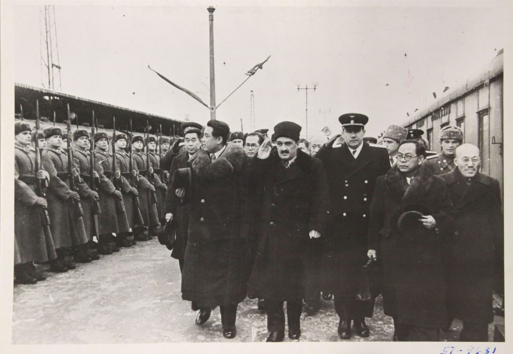 black and white photo of Kim Il-Sung and others in Moscow